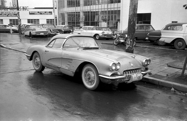 58-02b (074-29) 1958 Chevrolet Corvette Hardtop.jpg